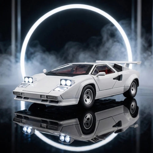 Mistwerks 80s Wedge 1:24 model in white